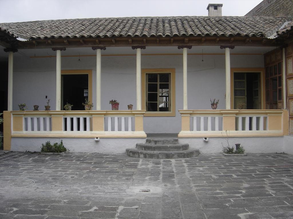 Latacunga Hostel Exterior photo